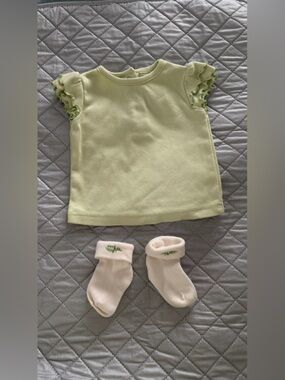 Gymboree Light Green Ruffle Sleeve Tee with Cream leaf Socks